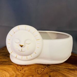Home Accessories by Isaac Jacobs White Ceramic Lion Planter MCM Boho Style CUTE
